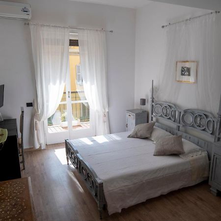 Beautiful Floral Apartment On Navigli Milano Esterno foto