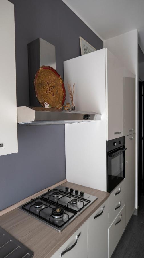 Beautiful Floral Apartment On Navigli Milano Esterno foto